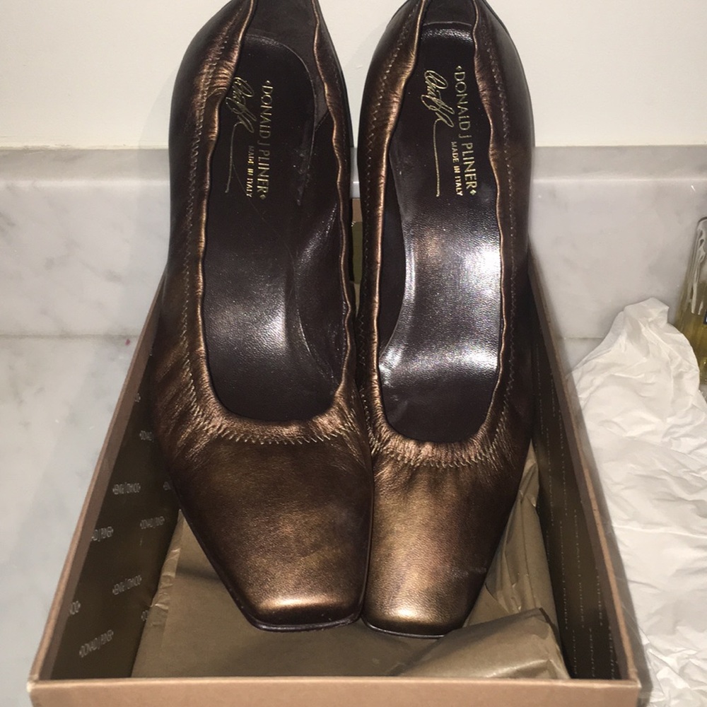 Donald J. Pliner bronze pumps